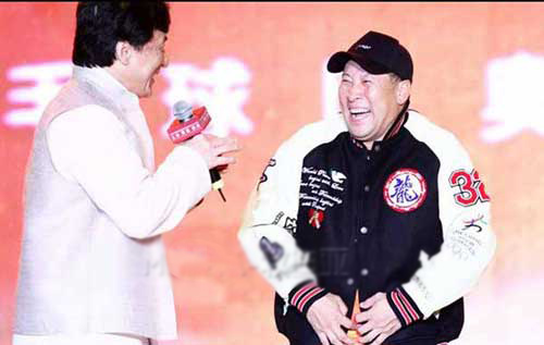 成龍贈送定制服裝給運動員