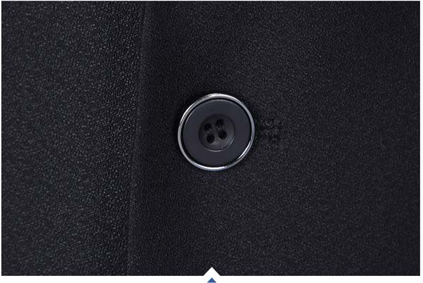 一?？矍喙I(lǐng)商務(wù)西裝定制鈕扣細(xì)節(jié)特寫圖