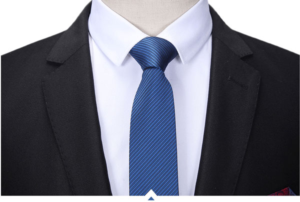 單排一?？勐殬I(yè)西裝定做衣領(lǐng)細(xì)節(jié)特寫圖